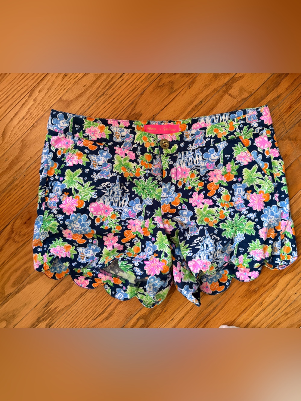 EUC Lilly Pulitzer Disney Navy Buttercup Scalloped Shorts - 8